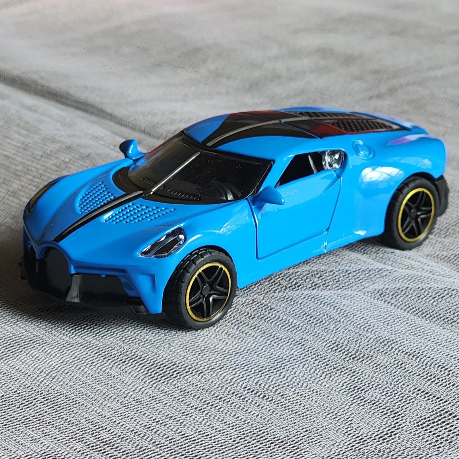 diecast buggatti blue model – collector’s edition